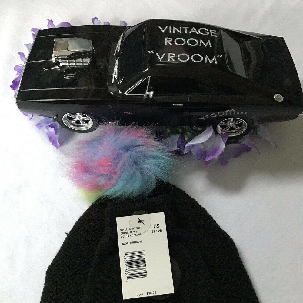 DKNY NWT Beanie and Gloves Set for Girls One Size - Picture 6 of 8